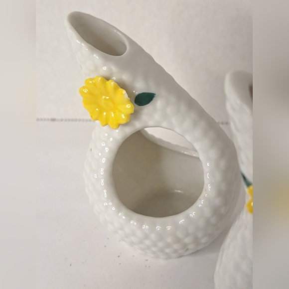 Two Vintage Japan Ceramic Vase/Napkin ring set. - Picture 3 of 7